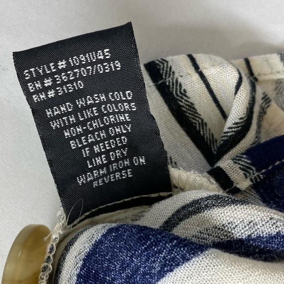 BCX SIZE SMALL WHITE BLACK AND BLUE SHIRT - Picture 5 of 9